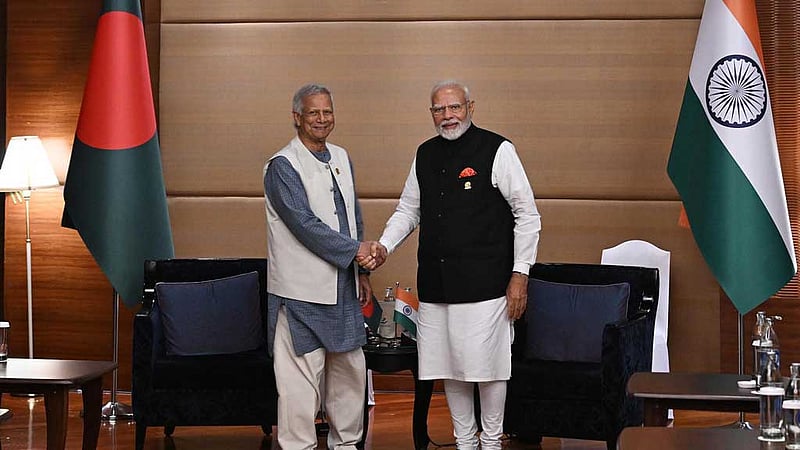 মোদীর সঙ্গে বৈঠকে হাসিনাকে থামাতে বললেন ইউনূস