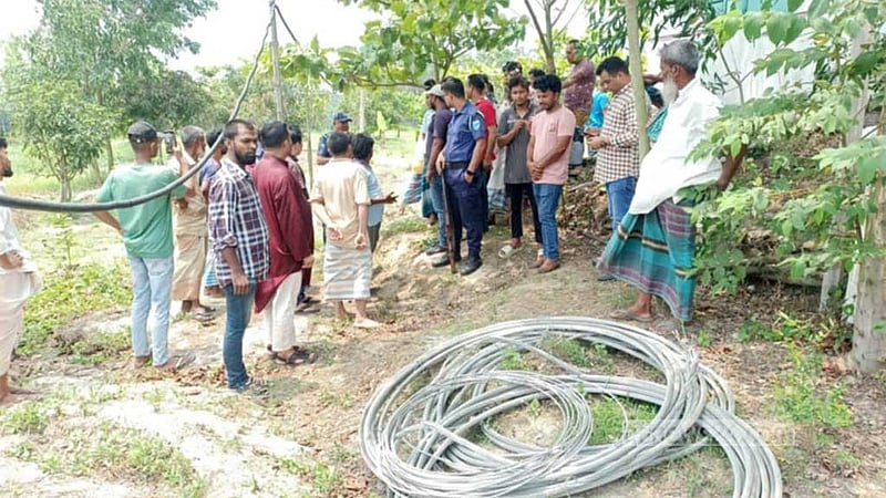 পল্লী বিদ্যুতের চুরি যাওয়া তার মিলল যুবদল নেতার বাড়িতে