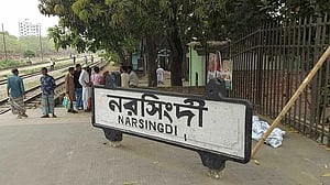 নরসিংদীতে ট্রেনে কাটা পড়ে অজ্ঞাত ব্যক্তি নিহত