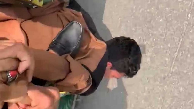 পায়ের নিচে ফেলে শহর ঘোরানো হল ছাত্রলীগ কর্মীকে