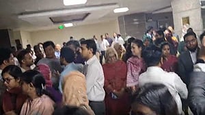 এনবিআরের দুই ভাগ: কর্মকর্তাদের ক্ষোভ, ‘অধ্যাদেশ জারি না হওয়ার’ আশ্বাসে ফিরলেন