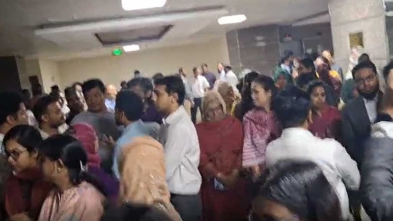 এনবিআরের দুই ভাগ: কর্মকর্তাদের ক্ষোভ, ‘অধ্যাদেশ জারি না হওয়ার’ আশ্বাসে ফিরলেন