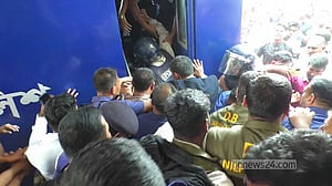 নীলফামারী আদালত চত্বরে সাবেক সংসদ সদস্যকে ‘কিলঘুষি মারার’ চেষ্টা