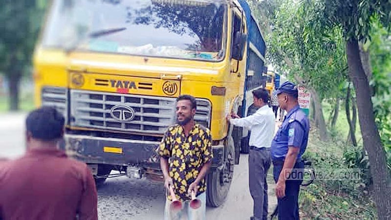 পঞ্চগড়ে উচ্চ শব্দে হর্ন বাজানোয় ৬ ট্রাক চালককে জরিমানা