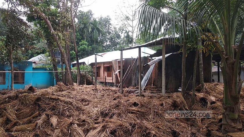 পঞ্চগড়ে ছাত্রলীগ সভাপতি সাদ্দামের বাড়িতে আগুন, পুড়ল খড়ের ঘর