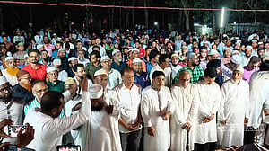 বাবার কবরের পাশে শা‌য়িত সেই শহীদকন্যা