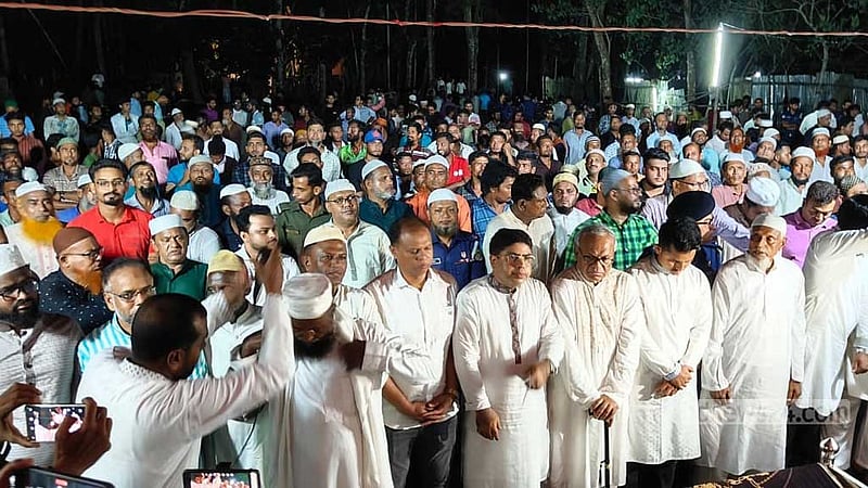 বাবার কবরের পাশে শা‌য়িত সেই শহীদকন্যা
