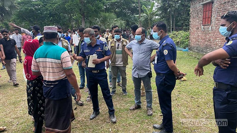 পটুয়াখালীতে ঘরের আড়ায় ঝুলছিল হাত-পা-মুখ বাঁধা ব্যক্তির লাশ