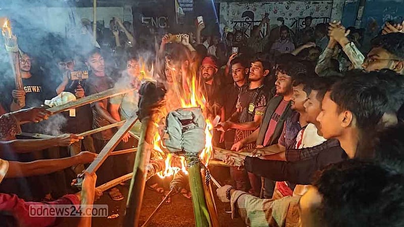 দাবি আদায়ে পলিটেকনিক শিক্ষার্থীদের মশাল মিছিল
