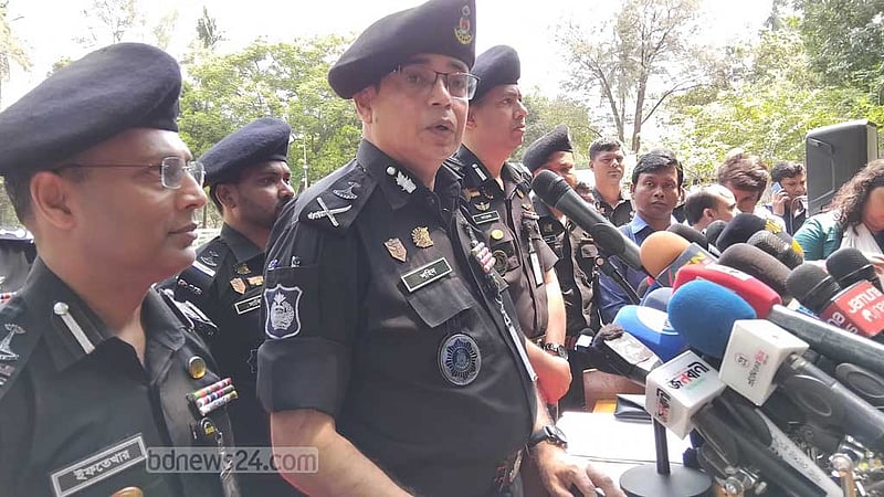 চারুকলায় নিরাপত্তার ঘাটতি ছিল কিনা, তদন্ত হচ্ছে: র‌্যাব প্রধান