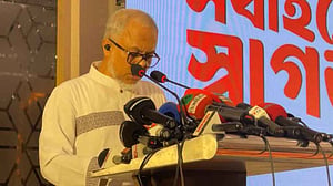 ডেসটিনির রফিকুল আনলেন ‘বাংলাদেশ আ-আম জনতা পার্টি’