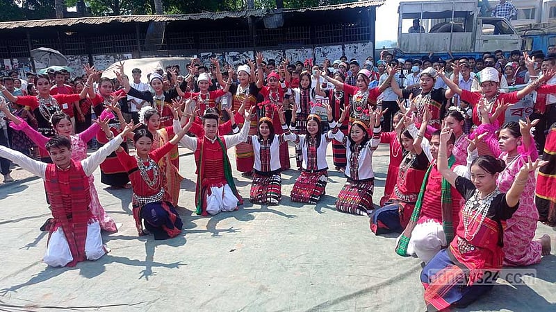 বর্ষবরণের উৎসবে রঙিন রাঙামাটি