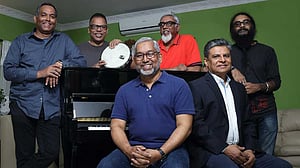 রেনেসাঁর ‘দিনের শেষে সবাই একা’