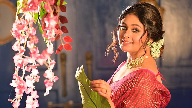 মিস্টার রাইটের সঙ্গে বাগদান সেরেছেন ঋতাভরী