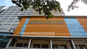 গাজীপুরে গ্যাস লাইনের লিকেজ থেকে বিস্ফোরণ, সন্তানসহ দম্পতি দগ্ধ