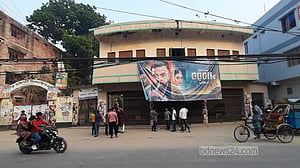 হল নেই, ভাড়ার মিলনায়তনে চলছে শাকিব খানের ‘বরবাদ’