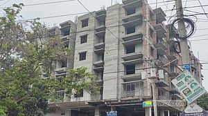 সিরাজগঞ্জে রশি ছিড়ে ভবন থেকে পড়ে দুই নির্মাণ শ্রমিকের মৃত্যু