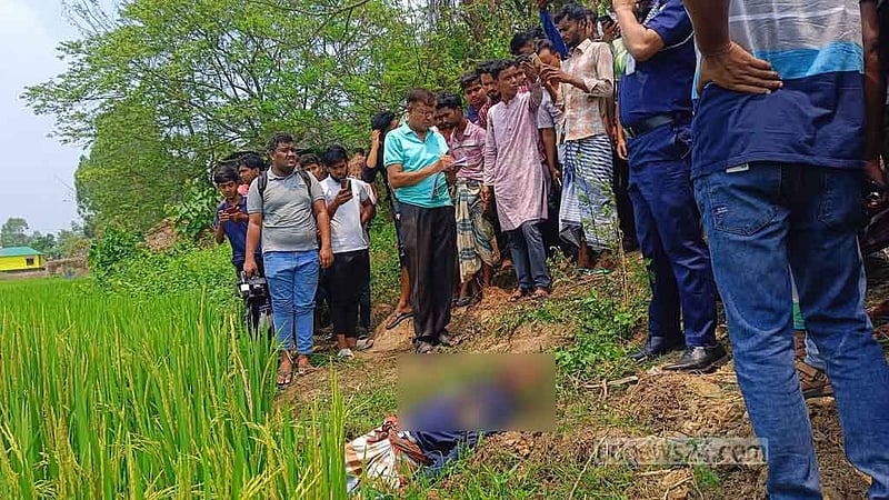 সিরাজগঞ্জে সড়কের পাশে পড়েছিল পিকআপ চালকের গলা কাটা লাশ