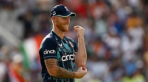 সাদা বলে স্টোকসকে নেতৃত্ব না দেওয়া আথারটনের চোখে সঠিক সিদ্ধান্ত