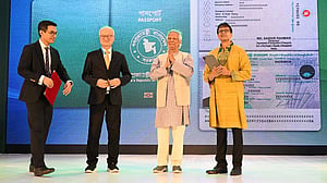 বাংলাদেশের অর্থনীতিতে অবদান: কিহাক সাং পেলেন সম্মানসূচক নাগরিকত্ব