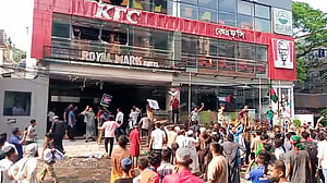 কোকাকোলা বিক্রি করায় সিলেটে কেএফসিতে ভাঙচুর, বাটায় হামলা