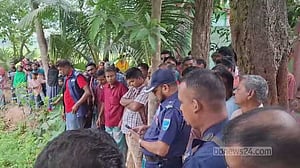 রাতে বের হয়েছিলেন মোবাইলে কথা বলতে, সকালে লাশ মিলল ধানক্ষেতে