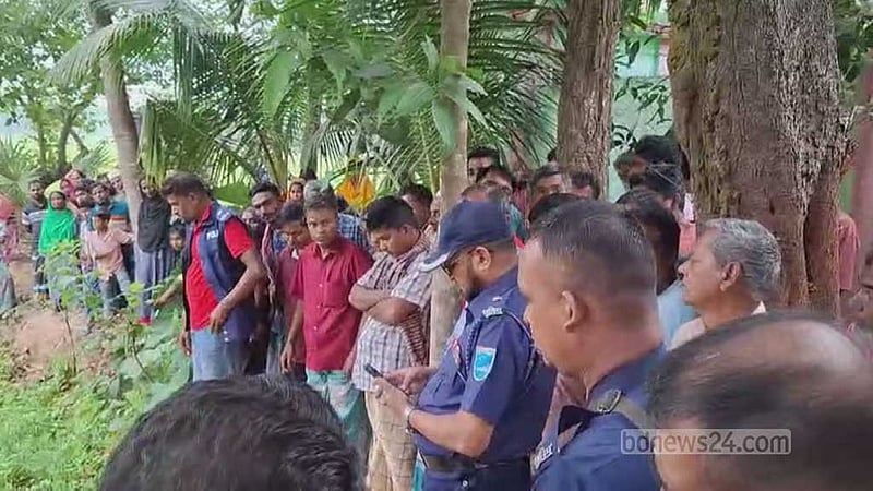 রাতে বের হয়েছিলেন মোবাইলে কথা বলতে, সকালে লাশ মিলল ধানক্ষেতে