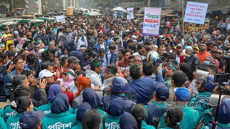 বেতন বাড়ানোর উদ্যোগ, প্রাথমিক শিক্ষকদের কেউ খুশি কেউ অখুশি