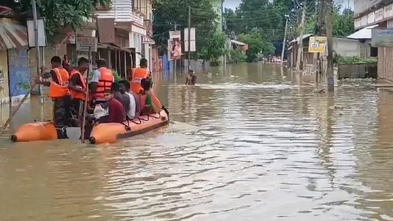 ভারতের ত্রিপুরায় প্রবল ঝড়-বৃষ্টিতে ব্যাপক ক্ষয়ক্ষতি
