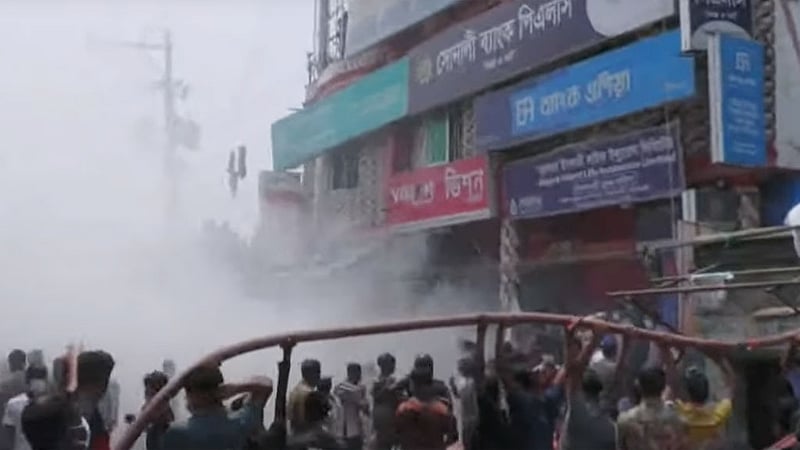 বাগেরহাটে ভবনে অগ্নিকাণ্ড, নিহত ১
