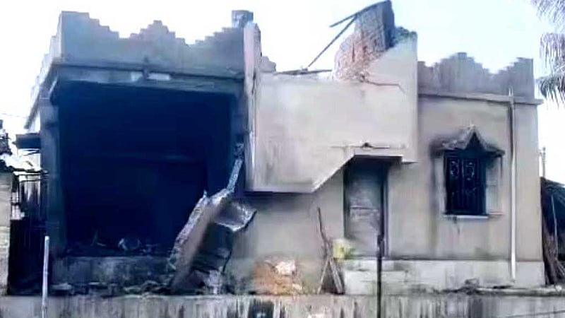 পশ্চিমবঙ্গে ‘বাড়িতে মজুত আতশবাজির বিস্ফোরণ’, এক পরিবারের ৮ সদস্যের মৃত্যু