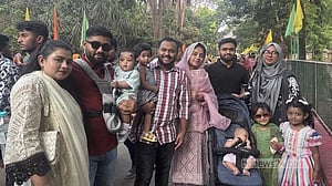 ঈদ আনন্দে স্কুল জীবনের ৩ বন্ধুর পরিবারের চিড়িয়াখানা দর্শন