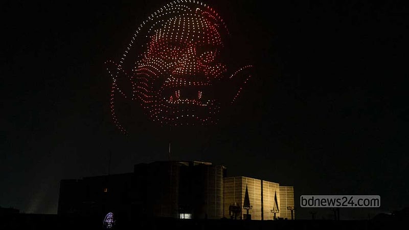'৩৬ জুলাই' উদযাপন: রাতের আকাশে হাজার ড্রোন, 'ডু ইউ মিস মি?'