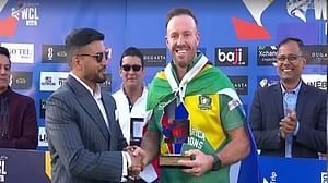 স্টেইনের চোখে, ‘আইপিএলের অর্ধেকের চেয়ে এখনও ভালো ডি ভিলিয়ার্স’, ভক্তদের মতে ৯০%
