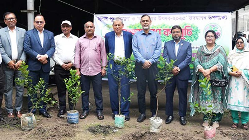 ‘জুলাই পুনর্জাগরণ’ উপলক্ষে অগ্রণী ব্যাংকে বৃক্ষরোপণ