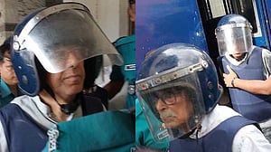 কাঠগড়ায় দীর্ঘক্ষণ দাঁড়িয়ে থেকে বিরক্ত আনিস-মেনন