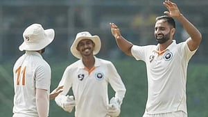 ৪ বলে ৪ উইকেট নিয়ে ভারতীয় পেসারের অনন্য কীর্তি