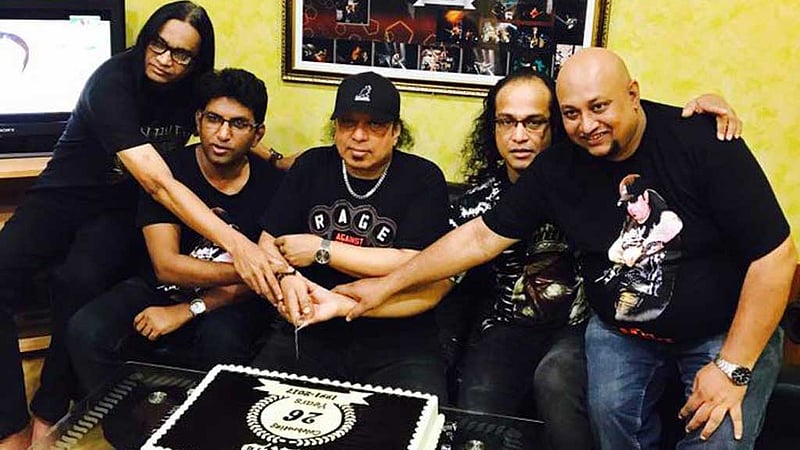 ‘বস জানতেন আমরা কেক কাটব, আগের দিনই বাজার করিয়ে রাখতেন’