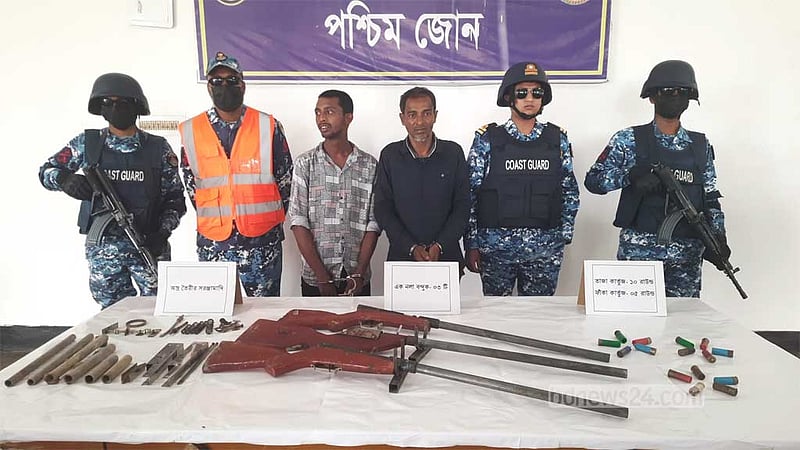 সুন্দরবনে ‘ডাকাতির প্রস্তুতিকালে’ অস্ত্রসহ ২ ‘বনদস্যু’ গ্রেপ্তার