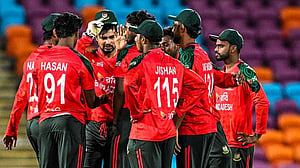 ৫৬ রানে ৯ উইকেট হারিয়ে অস্ট্রেলিয়ায় বড় পরাজয়ে শুরু সোহানদের