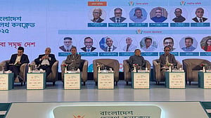 হাসপাতাল-ফার্মাসিউটিক্যাল সরকারের ‘নিয়ন্ত্রণমুক্ত’ করবে বিএনপি: খসরু