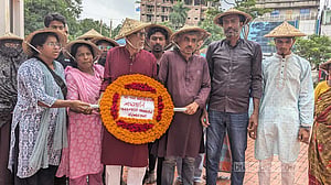 বরিশাল শহীদ মিনারে তালা, শ্রদ্ধা জানাতে গিয়ে ক্ষোভ