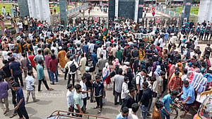 বরিশাল মেডিকেলে মারধর: চিকিৎসকসহ আহত ৩, ইন্টার্নদের কর্মবিরতি