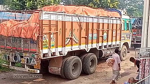 বেনাপোল দিয়ে ৪ মাস পর চাল এলো ভারত থেকে