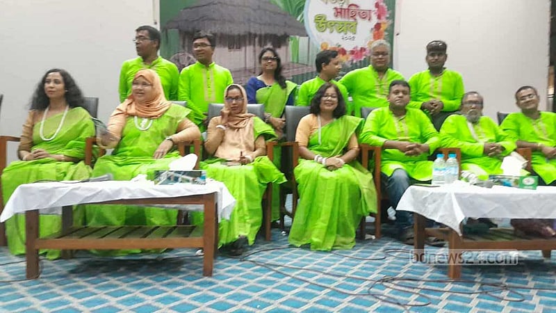 বগুড়ায় সাহিত্য উৎসবে মাতলেন কবিরা, দিনভর পাঠ-সন্মাননা