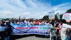 ব্রাহ্মণবাড়িয়ায় আসন পুনর্বিন্যাস: প্রতিবাদে ঢাকা-সিলেট মহাসড়ক অবরোধ