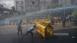 যমুনা অভিমুখে প্রকৌশল শিক্ষার্থীদের মিছিল, পুলিশের সঙ্গে সংঘর্ষ