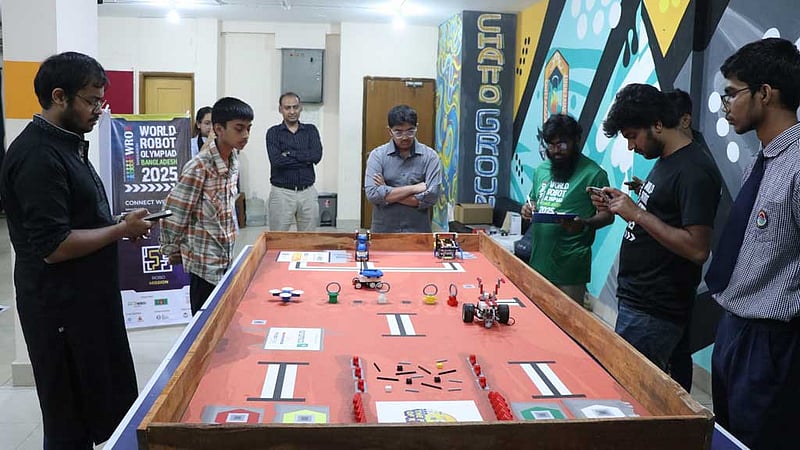 সিআইইউতে হয়ে গেল রোবট অলিম্পিয়াডের আঞ্চলিক পর্ব