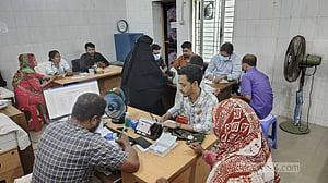 কুমিল্লা জেনারেল হাসপাতালে বহির্বিভাগের ২ কক্ষে বসেন ৯ চিকিৎসক