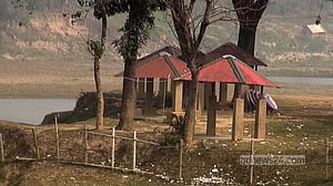 গোমতীর দুই তীরের অবৈধ স্থাপনা ৬ মাসের মধ্যে উচ্ছেদের নির্দেশ